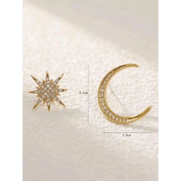 CRESCENT MOON & STAR GOLD DIAMOND STUD EARRINGS - Picture 4 of 4